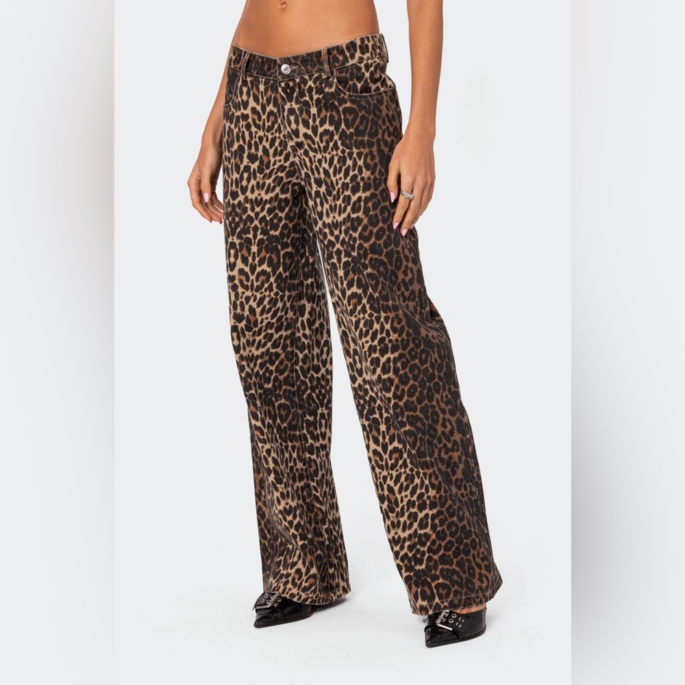 Edikted Low Rise Leopard Jeans - Picture 4 of 6